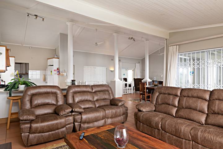 Comp Beach Road 25 Lounge